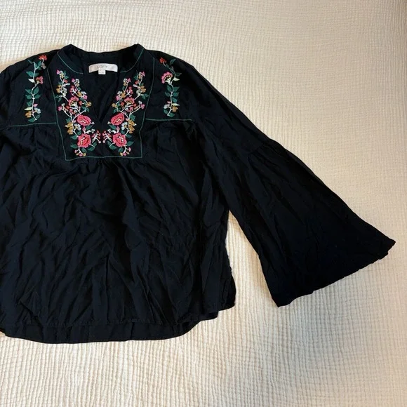 LOFT Top Womens Sz Medium Black Floral Embroidered Bell Sleeve Boho Y2K Festival - Picture 4 of 10